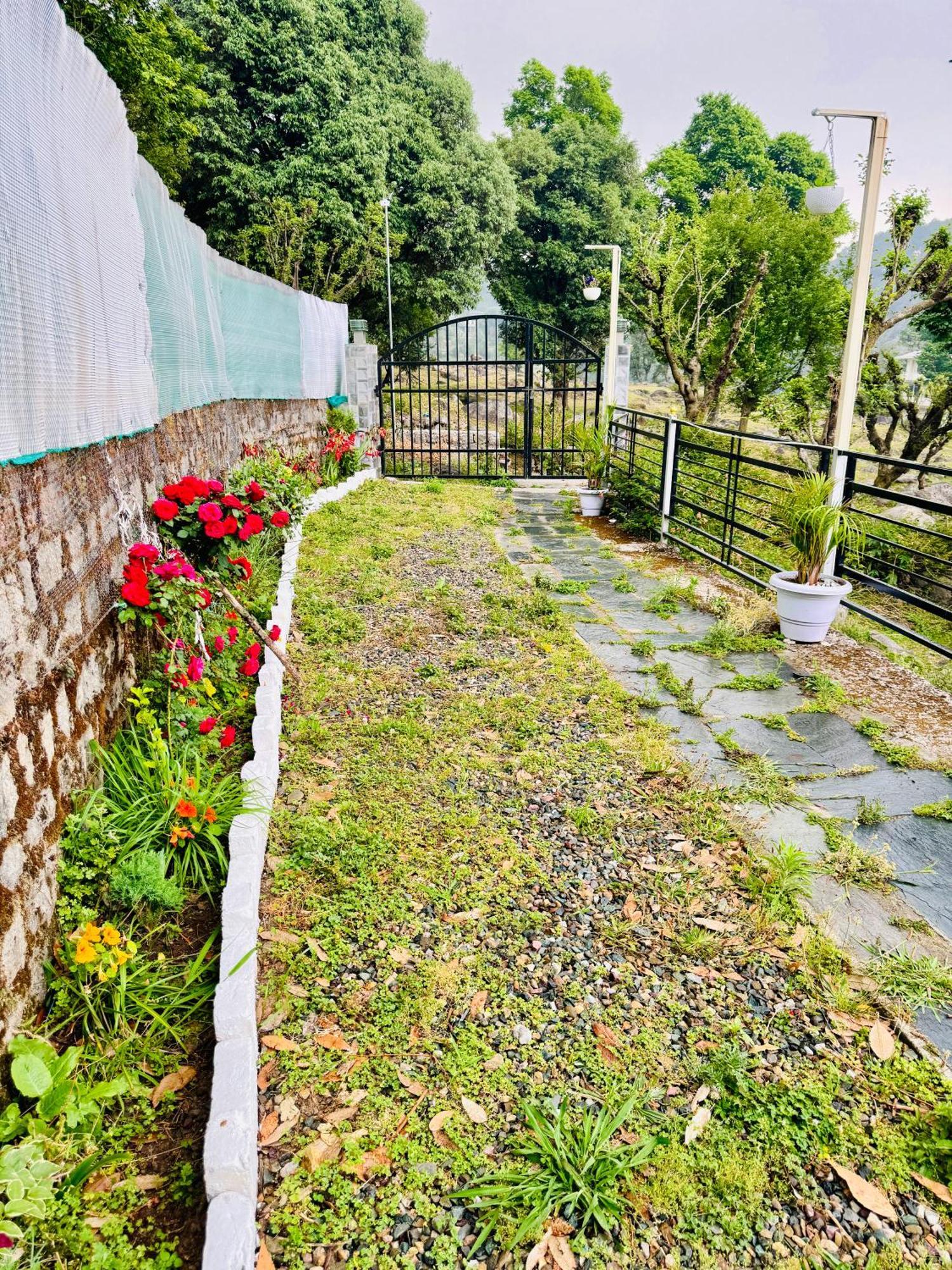 Paradise Inn By Hbr Dharamshala Esterno foto